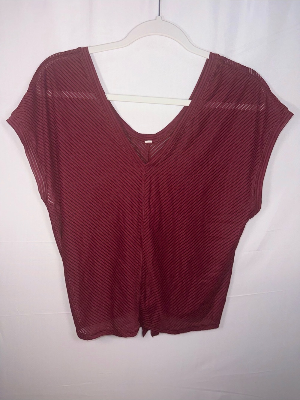 Lululemon Women Sheer Red V-Neck Short Sleeve Tie in back Crop Top Size 6